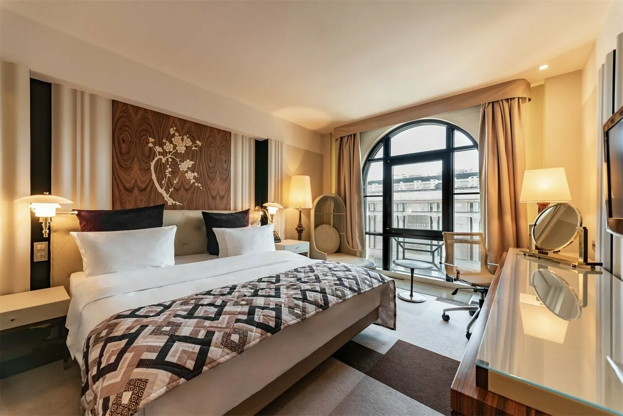 Номер «Улучшенный номер с Французским окном» в Crown Hotel Санкт-Петербург